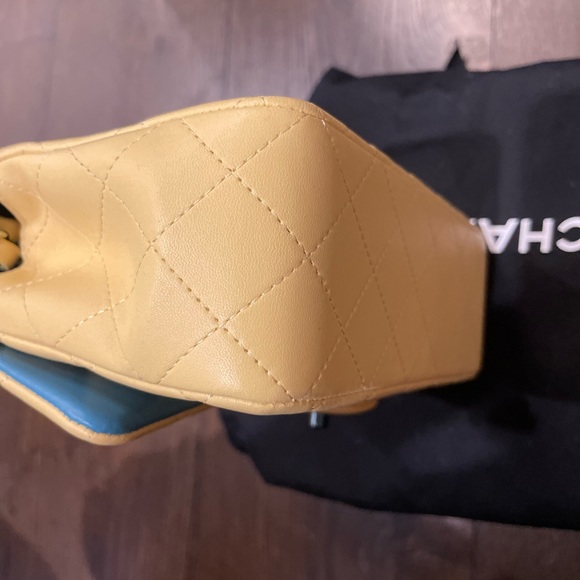 Chanel Classic Flap mini in warm yellow - Picture 5 of 7